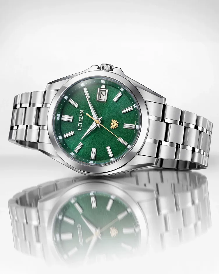 The CITIZEN Green Dial Super Titanium with Platinum DLC Coating The CITIZEN Green Dial Super Titanium with Platinum DLC Coating